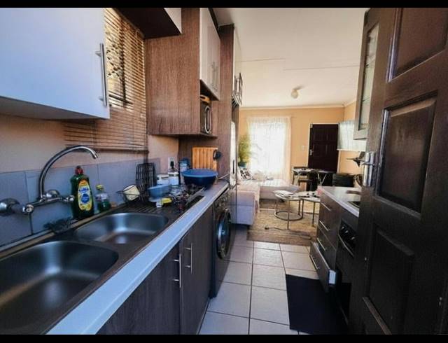 2 BEDROOM HOUSE FOR SALE IN SAVANNA CITY